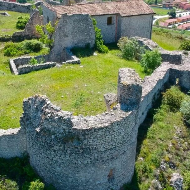 Castello di Sant'Eusanio Forconense