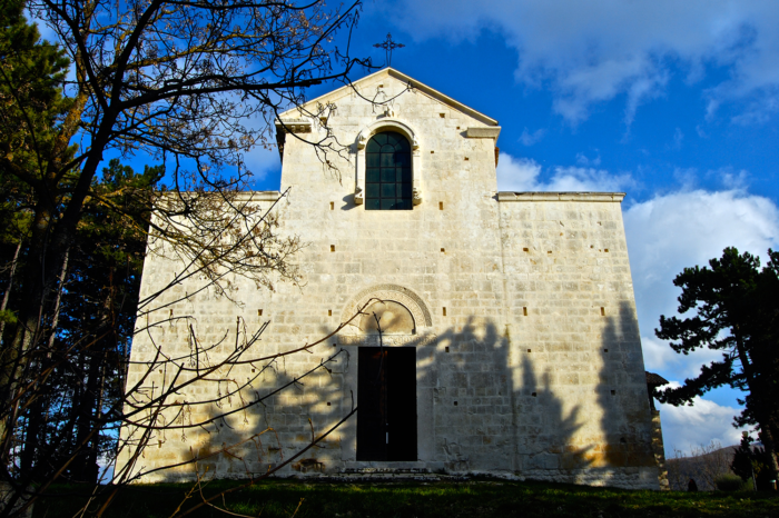 Chiesa_di_Santa_Maria_Assunta,_Bominaco